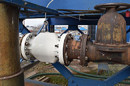 Les vannes à manchon d'AKO régulent l’évacuation de l’eau acidulée dans la production de câbles en acier